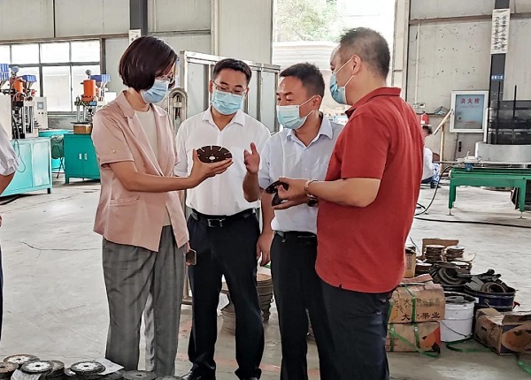 鄂州市委常委、統(tǒng)戰(zhàn)部部長鄒霞一行蒞臨昌利公司調(diào)研指導(dǎo)